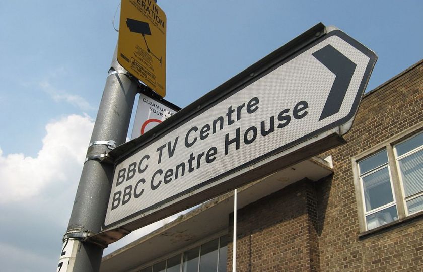 Dopravní značka ukazující cestu do BBC TV Center. Foto: www.flickr.com/photos/redvers/ - CC-BY