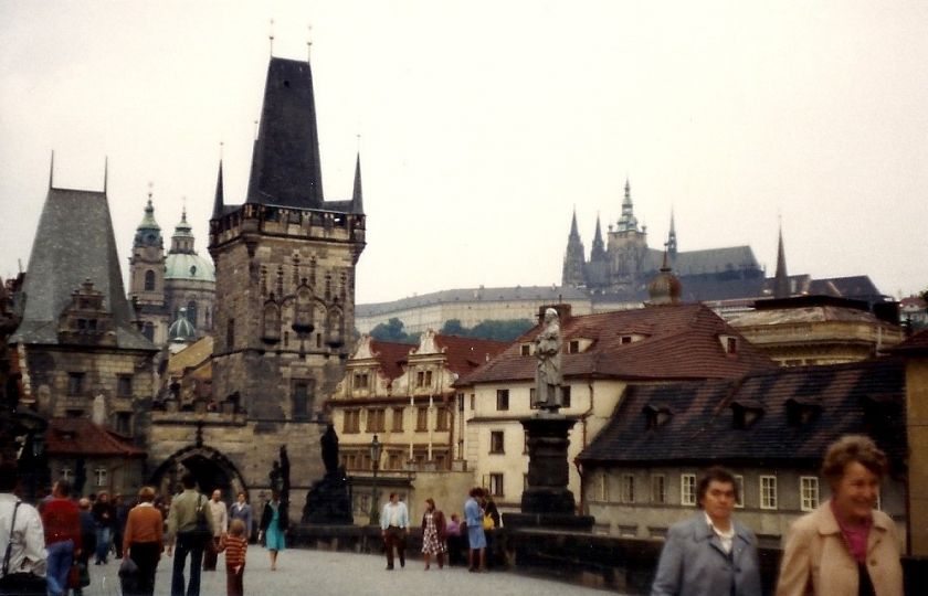 Karlův most v roce 1980. Foto: Testet95. CC BY 4.0.