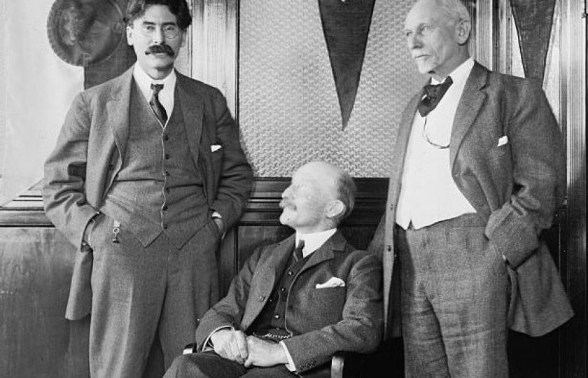 Tři důležití muži pro skauting: Ernest Thompson Seton, Robert Baden-Powell a Daniel Carter Beard. Foto: sbírka George Granthama Baina v Kongresové knihovně. 