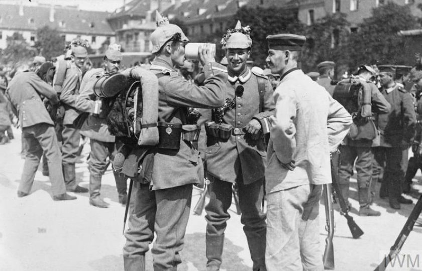 Mobilizovaní bavorští branci roku 1914. Zdroj: Imperial War Museum