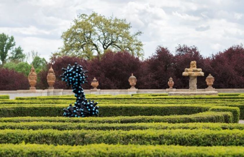 Jan Kovářík, THE BLUE SPOT OBSESSION, MIXED MEDIA, 205X145X110CM, 2014. Foto Studio Flusser.