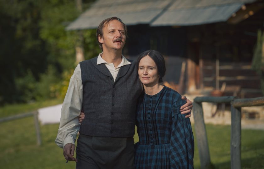 Jan Hájek a Aňa Geislerová v minisérii Božena. Foto: Česká televize.