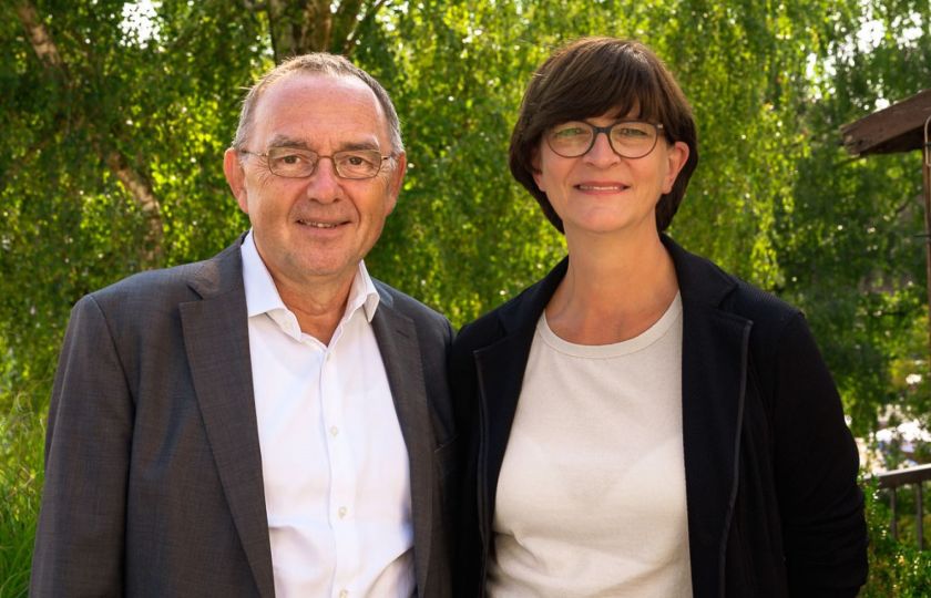 Noví předsedové SPD: Norbert Walter-Borjans a Saskia Esken. Foto: https://standhaft-sozial-demokratisch.de/