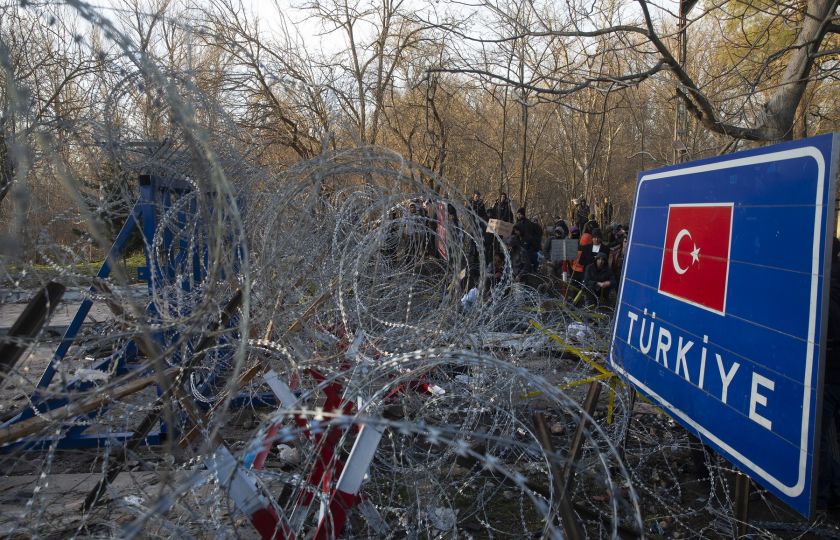 Barikády na řecko-turecké hranici. Foto: Agentura Gokhan Balci / Anadolu / Profimedia.