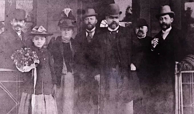 Antonín Dvořák spolu s Hanušem Wihanem a Ferdinandem Lachnerem na nádraží v Německé Brodě. Foto: NM